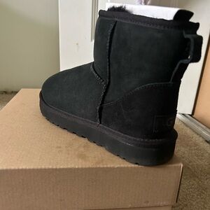 UGG Classic Mini II Genuine Shearling Lined Boot (Women) size 8